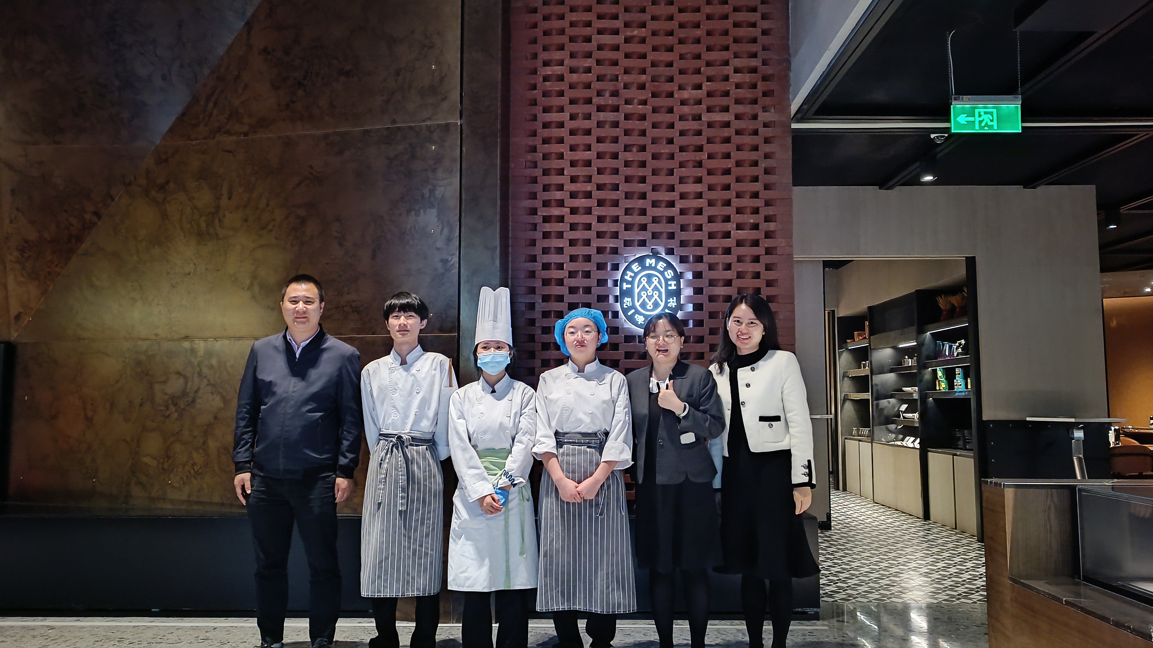 文旅康养学院组织教师看望学生.jpg 文旅康养学院组织教师看望学生.jpg