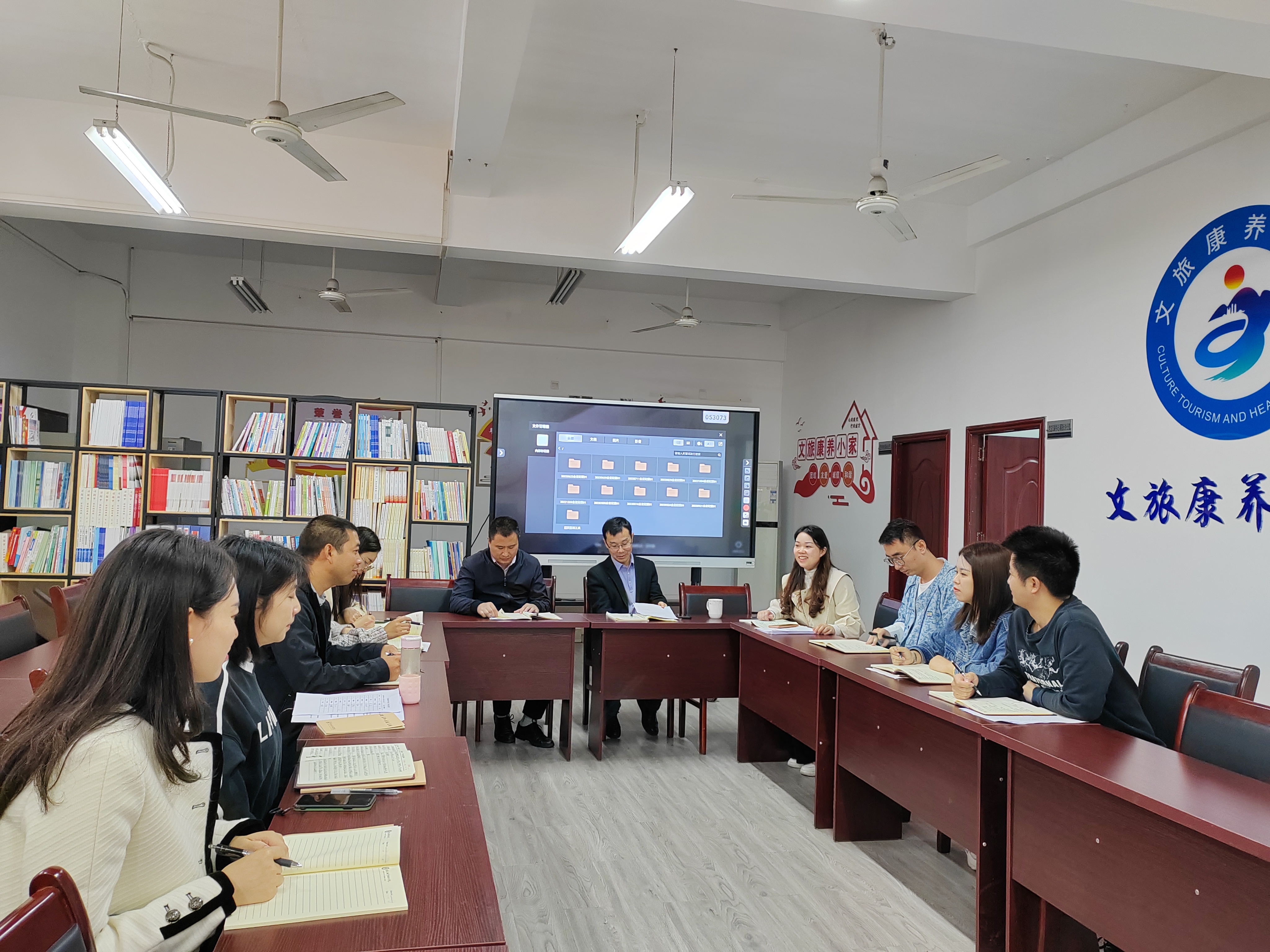 文旅康养学院学生党支部开展10月主题党日活动.jpg 文旅康养学院学生党支部开展10月主题党日活动.jpg