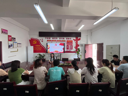 2025.5.26文旅康养学院学生党支部召开5月主题党日活动 .jpg